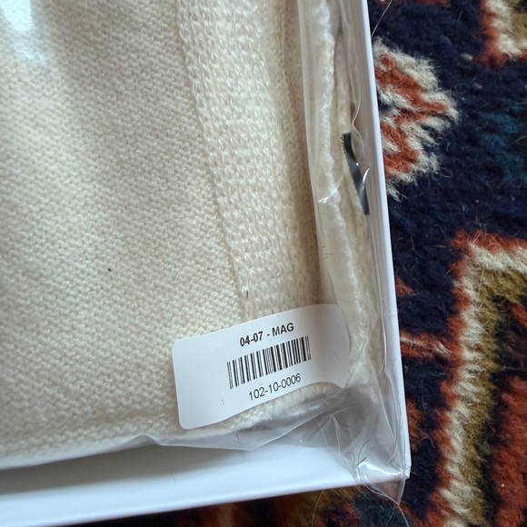 NWT Maison Cashmere Essential Maxi Scarf - Picture 7 of 7